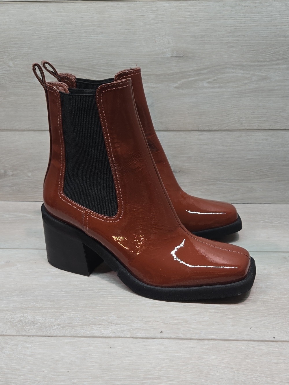 NWOT Gianni Bini Women Leather Banks Chelsea Ankle Boots Square Toe Shoes Sz 9.5